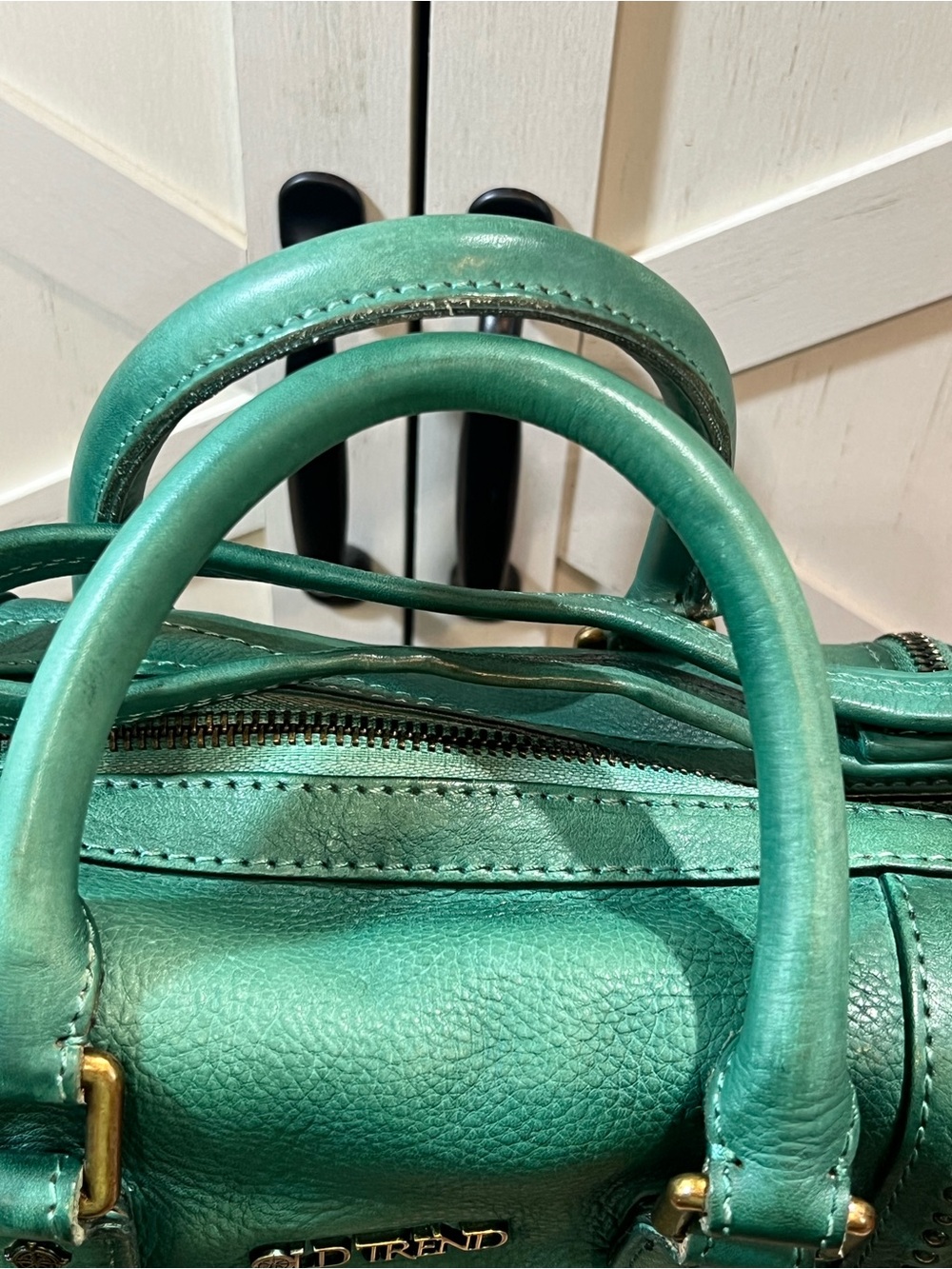 OLD TREND Women's Genuine Leather Mini Trunk Green Crossbody Bag NWOT - Picture 6 of 11